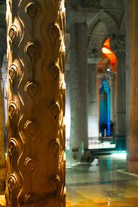 Columna del ojo de pavo real en la Cisterna Basílica